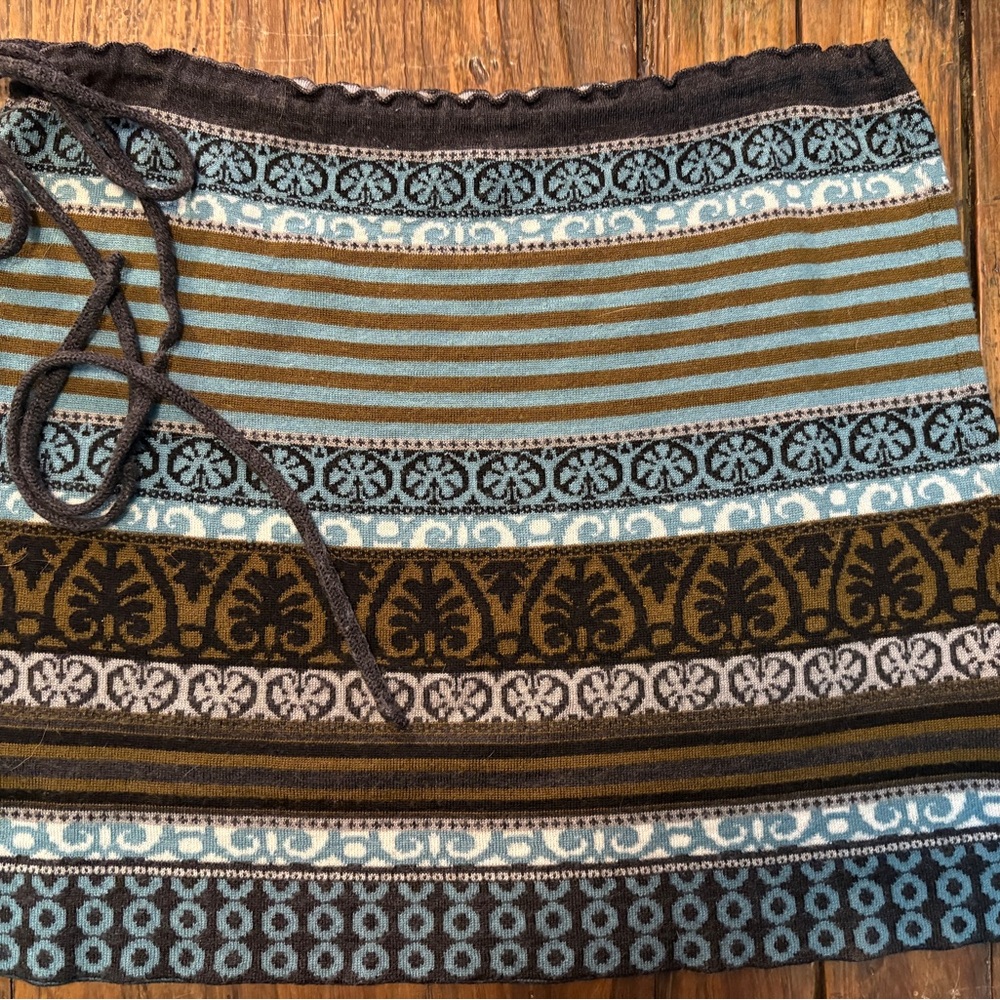 Icelandic Design Multicolor Patterned Women's Skirt (Large)